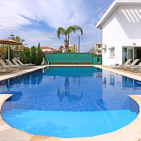 فيلة Nissi Diamond Mansion *