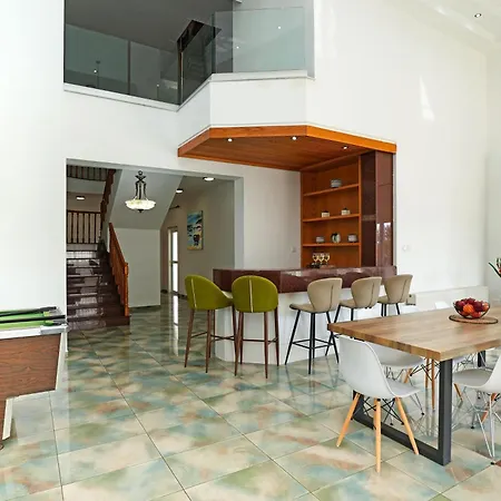 فيلة Nissi Diamond Mansion