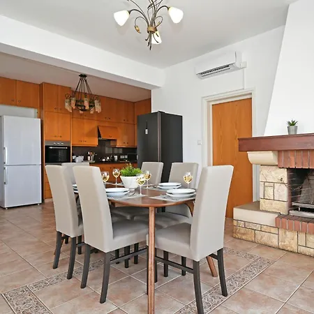 Nissi Diamond Mansion