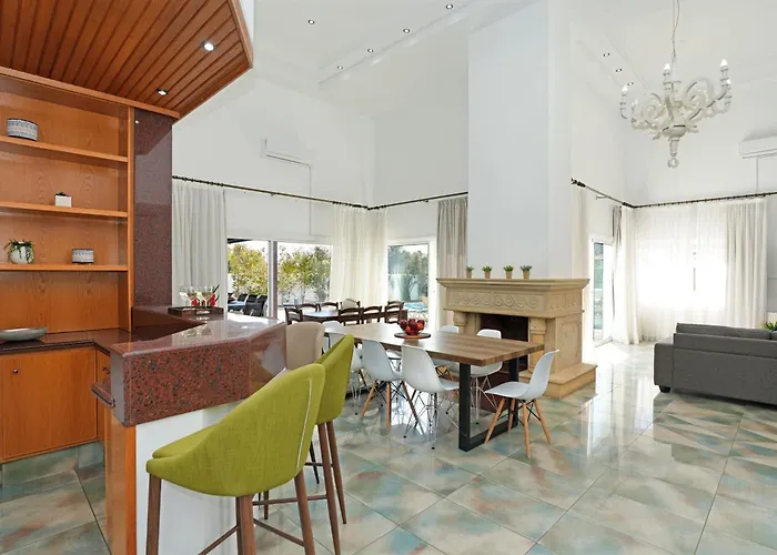 Nissi Diamond Mansion