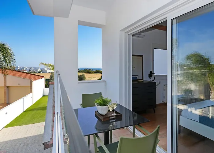 Nissi Diamond Mansion *